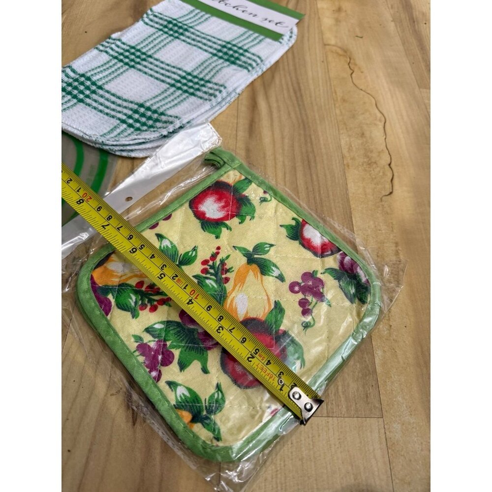 Kitchen Essentials Bundle – Dish Towels, Pot Holder & Sink Liner (New) - Picture 4 of 10
